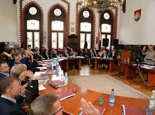 I sesja Rady Miejskiej – Burmistrz i Radni złożyli 27827