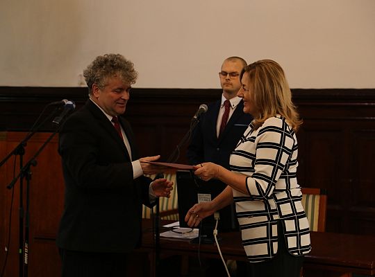 I sesja Rady Miejskiej – Burmistrz i Radni złożyli 27836