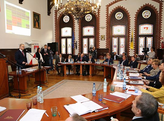 I sesja Rady Miejskiej – Burmistrz i Radni złożyli 27839