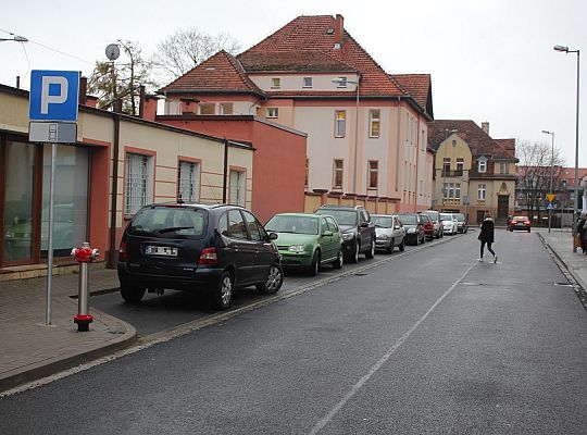 Koniec remontu na Węgrzynowicza. Nowe parkingi i 28045