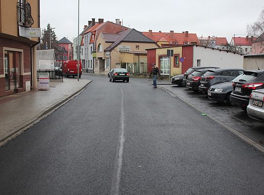 Koniec remontu na Węgrzynowicza. Nowe parkingi i 28049