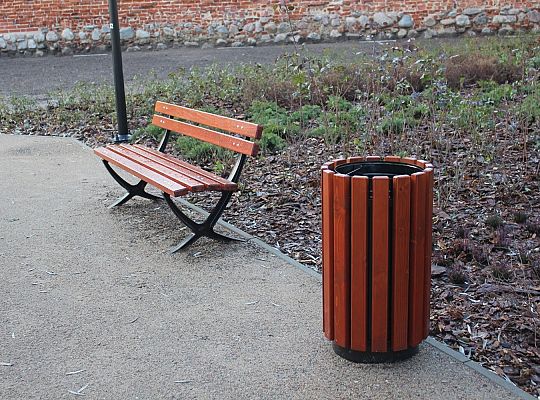 Skwer przy Przymurnej. Zabawa i wypoczynek 28083