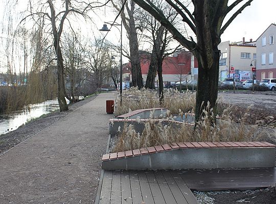 Skwer przy Przymurnej. Zabawa i wypoczynek 28096