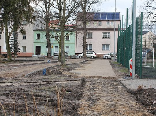 Budowa rolkowiska i terenu rekreacyjnego na placu 28877