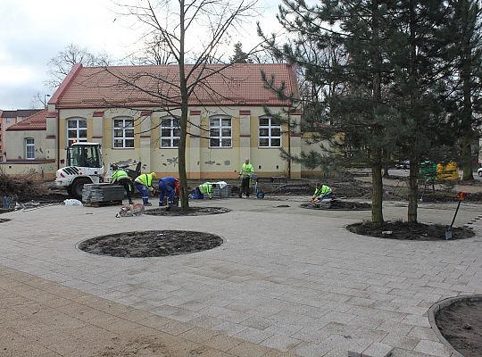 Budowa rolkowiska i terenu rekreacyjnego na placu 28878