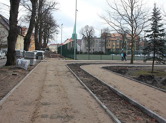 Budowa rolkowiska i terenu rekreacyjnego na placu 28884