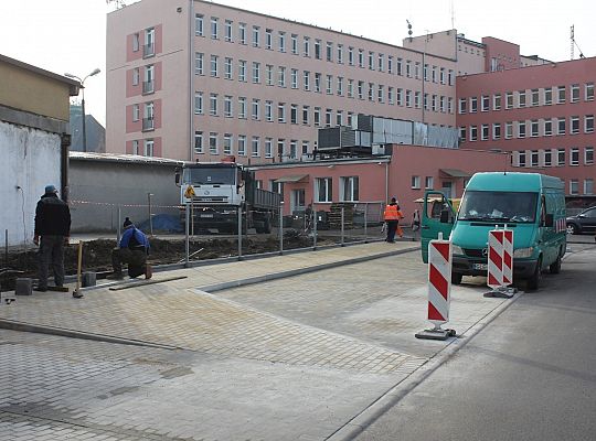 Nowe miejsca postojowe przy Węgrzynowicza 28953