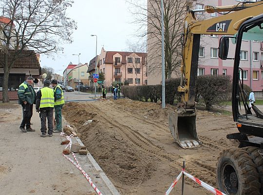 Głębokie wykopy na ulicy Gdańskiej pod kanalizację 29069