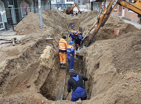 Głębokie wykopy na ulicy Gdańskiej pod kanalizację 29070