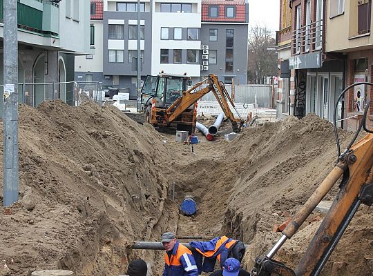 Głębokie wykopy na ulicy Gdańskiej pod kanalizację 29071