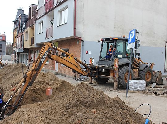 Głębokie wykopy na ulicy Gdańskiej pod kanalizację 29072