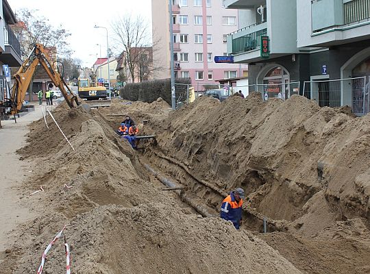 Głębokie wykopy na ulicy Gdańskiej pod kanalizację 29073
