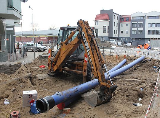 Głębokie wykopy na ulicy Gdańskiej pod kanalizację 29074