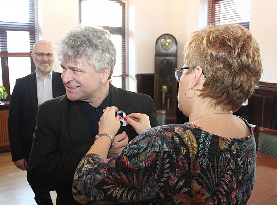 Niebieskie wstążeczki symbolizują autyzm 29548
