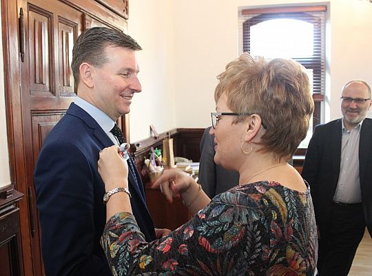 Niebieskie wstążeczki symbolizują autyzm 29549