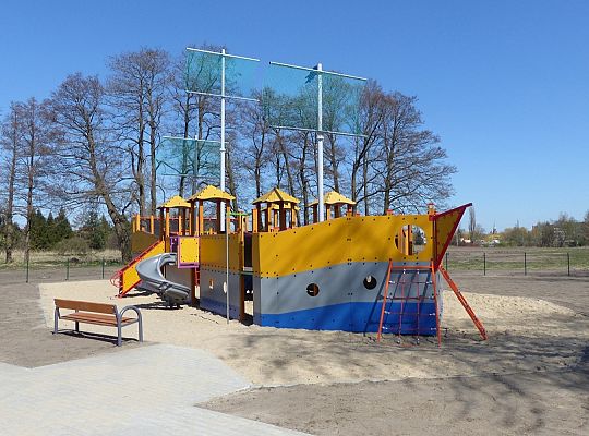 Plac zabaw przy Komuny Paryskiej otwarty! 30041