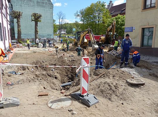 Długosza i Gdańska otwarte. Wykopy na Przyzamcze 30516