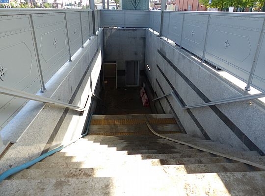 Próby obciążeniowe tunelu pod torami 30647