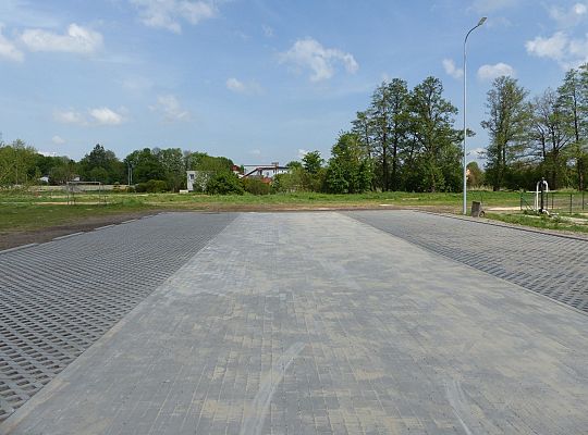 Powstał parking na 28 pojazdów przy placu zabaw 31018
