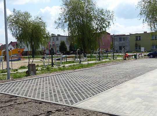 Powstał parking na 28 pojazdów przy placu zabaw 31020