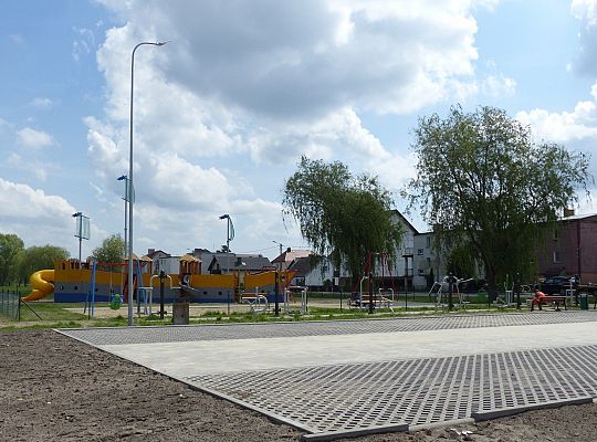 Powstał parking na 28 pojazdów przy placu zabaw 31021