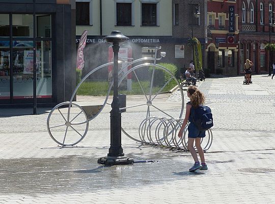 Chłodna bryza na Placu Pokoju 31064