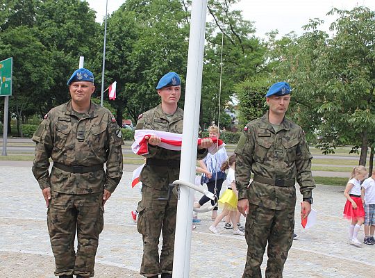 Skwer Orła Białego z biało-czerwoną flagą 31141