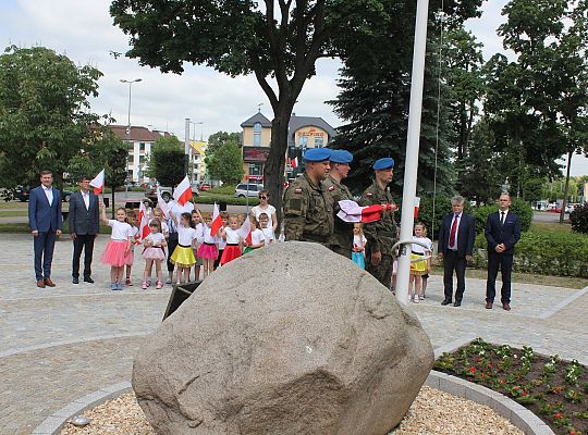 Skwer Orła Białego z biało-czerwoną flagą 31143