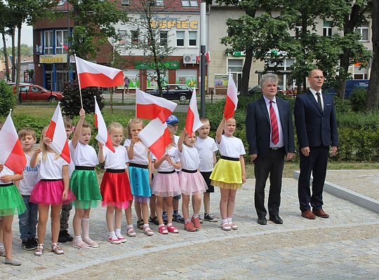 Skwer Orła Białego z biało-czerwoną flagą 31146