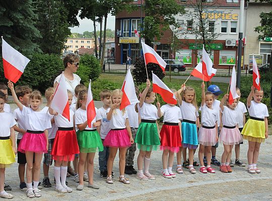 Skwer Orła Białego z biało-czerwoną flagą 31148