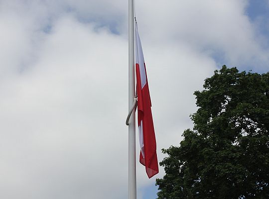 Skwer Orła Białego z biało-czerwoną flagą 31150