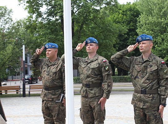 Skwer Orła Białego z biało-czerwoną flagą 31153