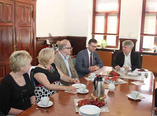 Międzynarodowa Konferencja na 100-lecie Polskiej 31530