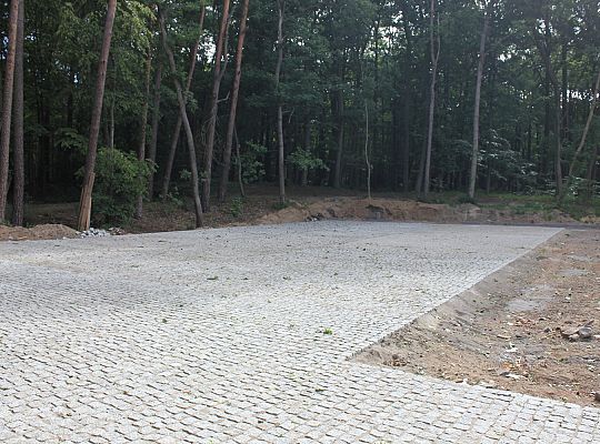 Ulica z parkingiem do wieży w Parku Chrobrego 31575