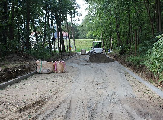 Ulica z parkingiem do wieży w Parku Chrobrego 31576