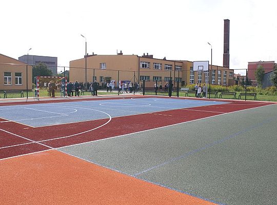 Otwarcie boiska przy Powiatowym Centrum 32689