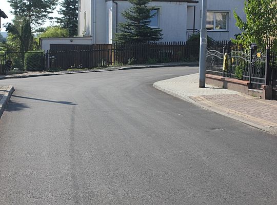 Nowy asfalt na Pionierów, Małoszyckiej, Kolonii i 32700