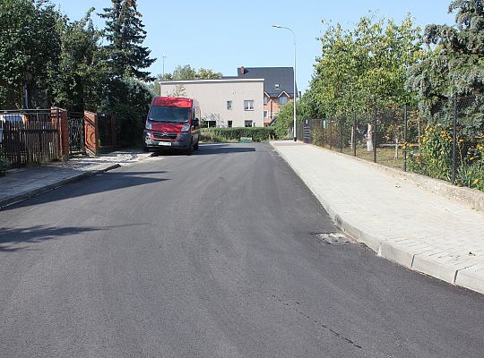 Nowy asfalt na Pionierów, Małoszyckiej, Kolonii i 32702