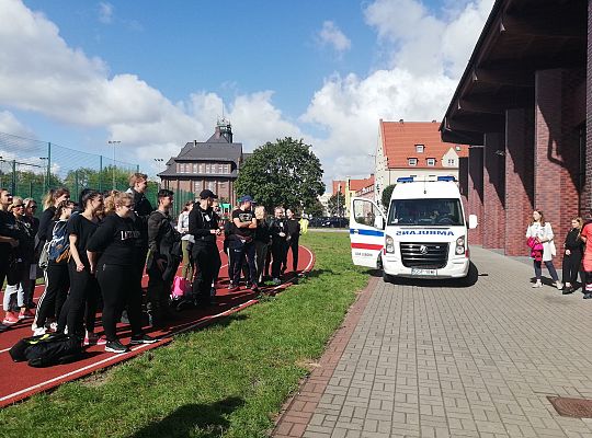 Zawody z pierwszej pomocy i pokaz użycia 32965