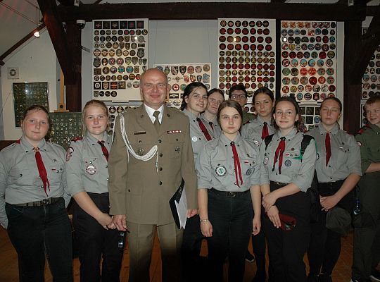 9 tysięcy wojskowych odznak, proporczyków, 33214