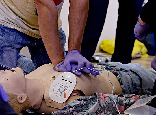 Defibrylator AED już dostępny na dworcu PKP 33410