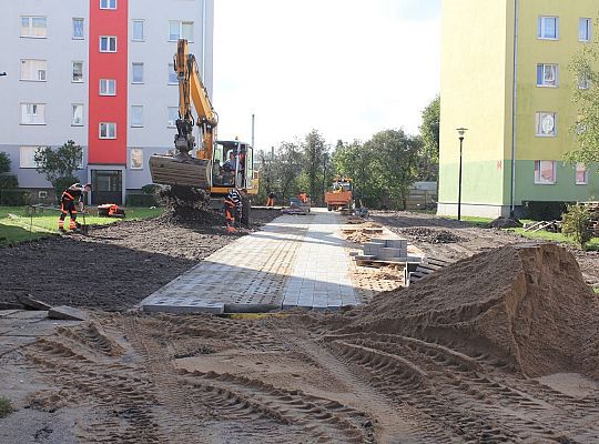 Przy ulicy Wojska Polskiego powstaje osiedlowy 33429