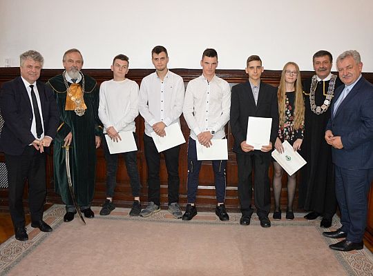 Pasowanie czeladników w ratuszu 33483