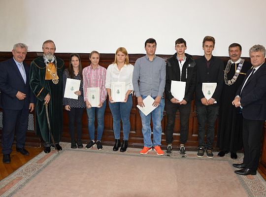 Pasowanie czeladników w ratuszu 33484