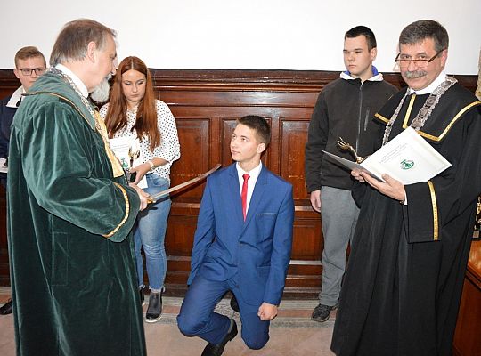 Pasowanie czeladników w ratuszu 33492