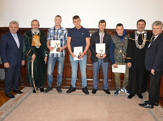 Pasowanie czeladników w ratuszu 33496