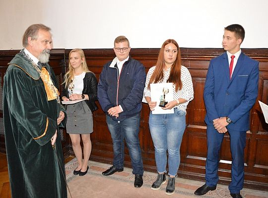 Pasowanie czeladników w ratuszu 33475
