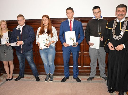 Pasowanie czeladników w ratuszu 33476