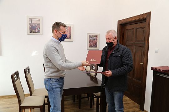 Podpisano pierwsze umowy na wsparcie realizacji 37973