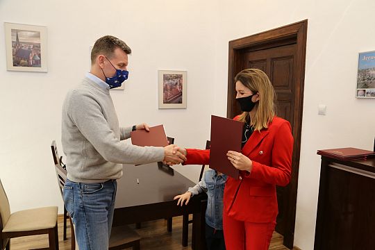 Podpisano pierwsze umowy na wsparcie realizacji 37975